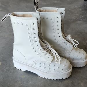 Dr. Martens 1490 STUD Combat Boots